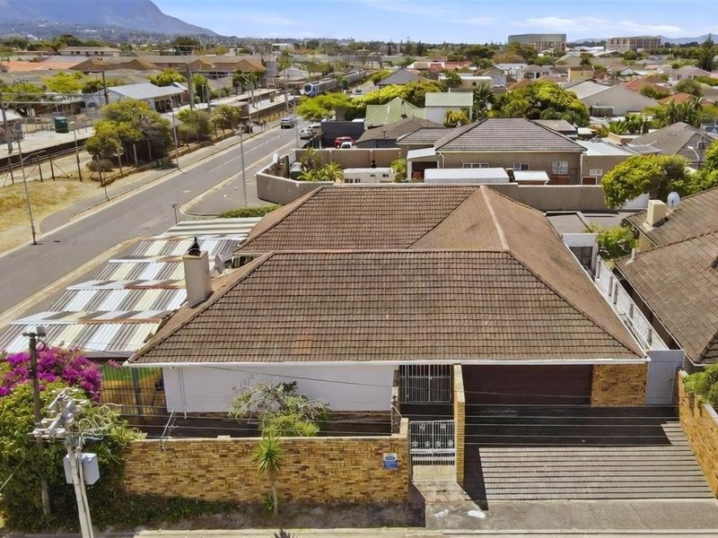 Stunning Home FOR SALE in HEATHFIELD - R3 795 000-00 (neg.) - Photo 2