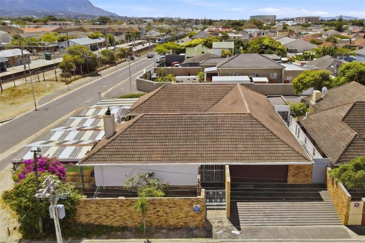 Stunning Home FOR SALE in HEATHFIELD - R3 795 000-00 (neg.) - Photo 2