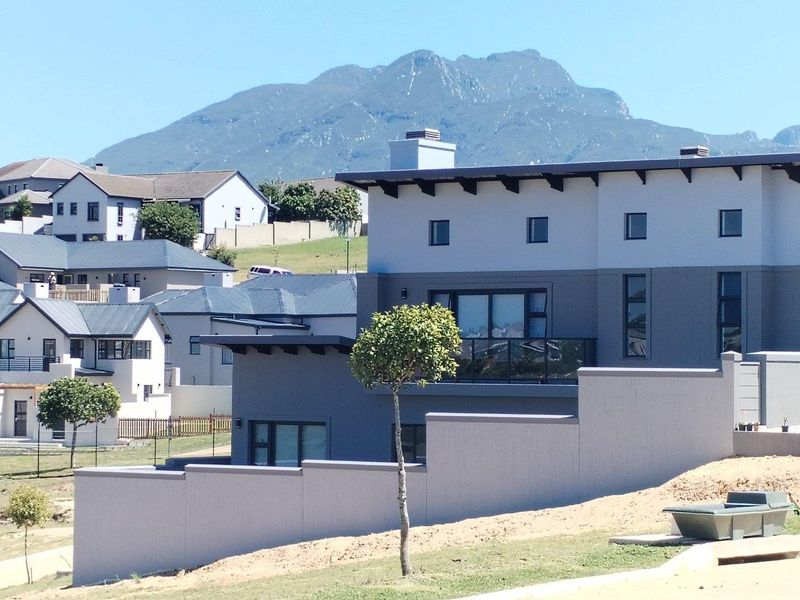 Modern 3-Bedroom Home in Prime George Location - Photo 5