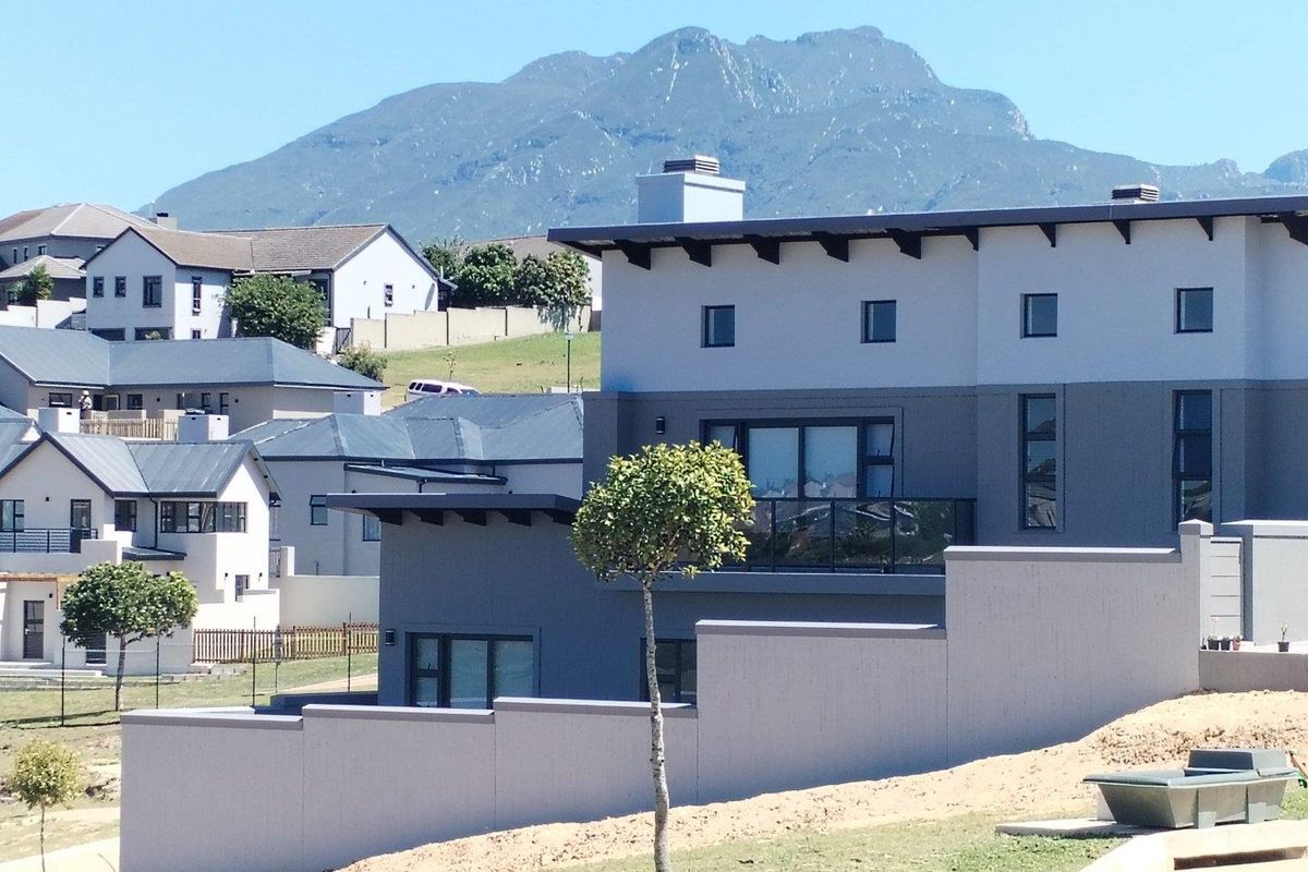 Modern 3-Bedroom Home in Prime George Location - Photo 5