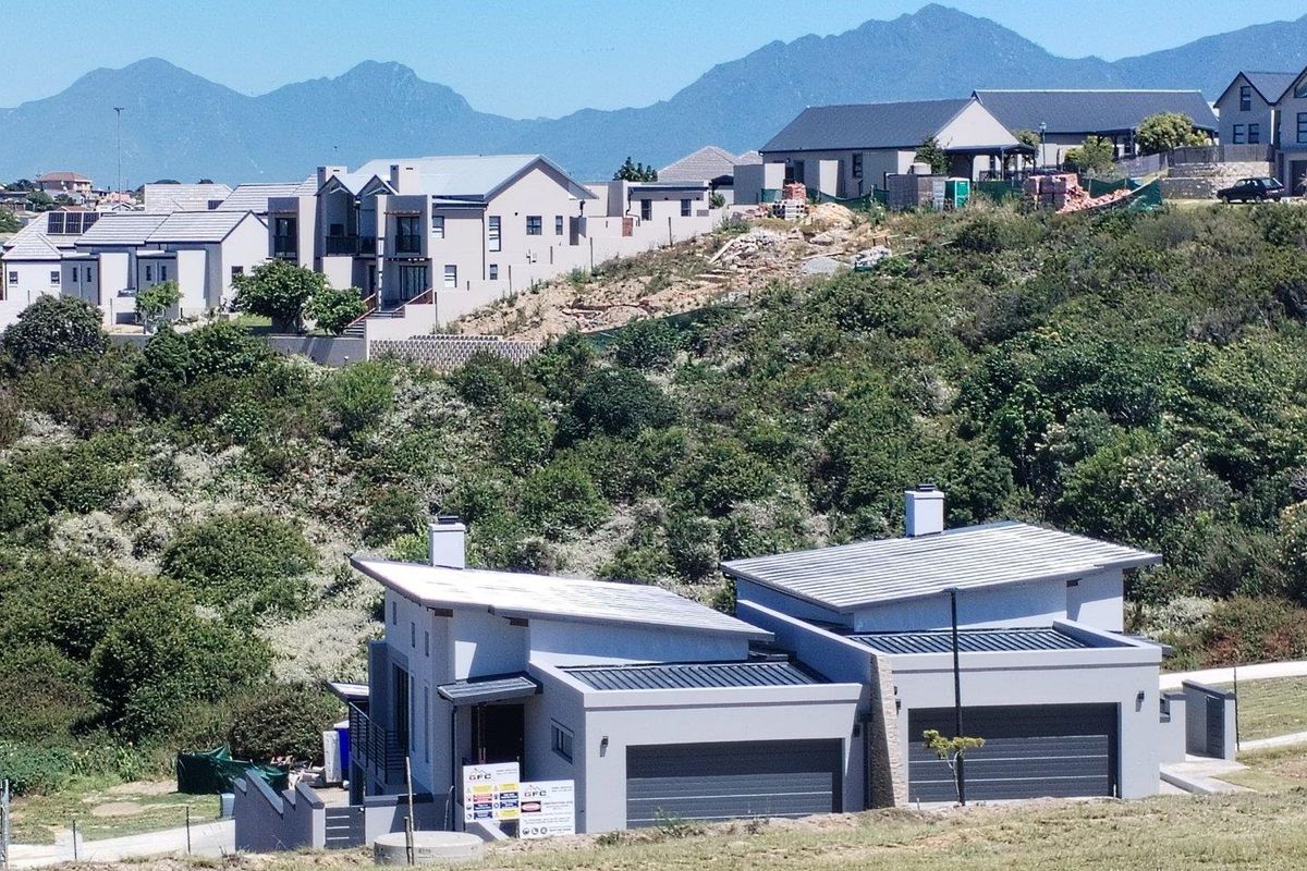 Modern 3-Bedroom Home in Prime George Location - Photo 4