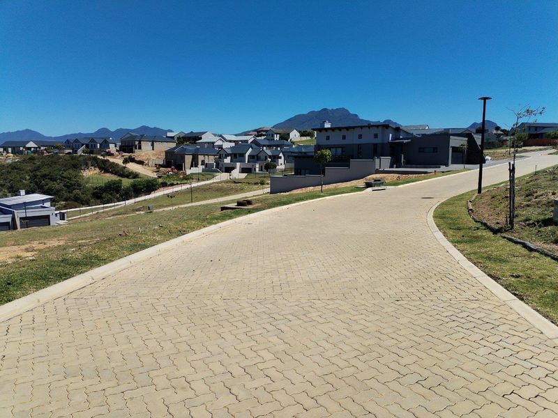 Modern 3-Bedroom Home in Prime George Location - Photo 6