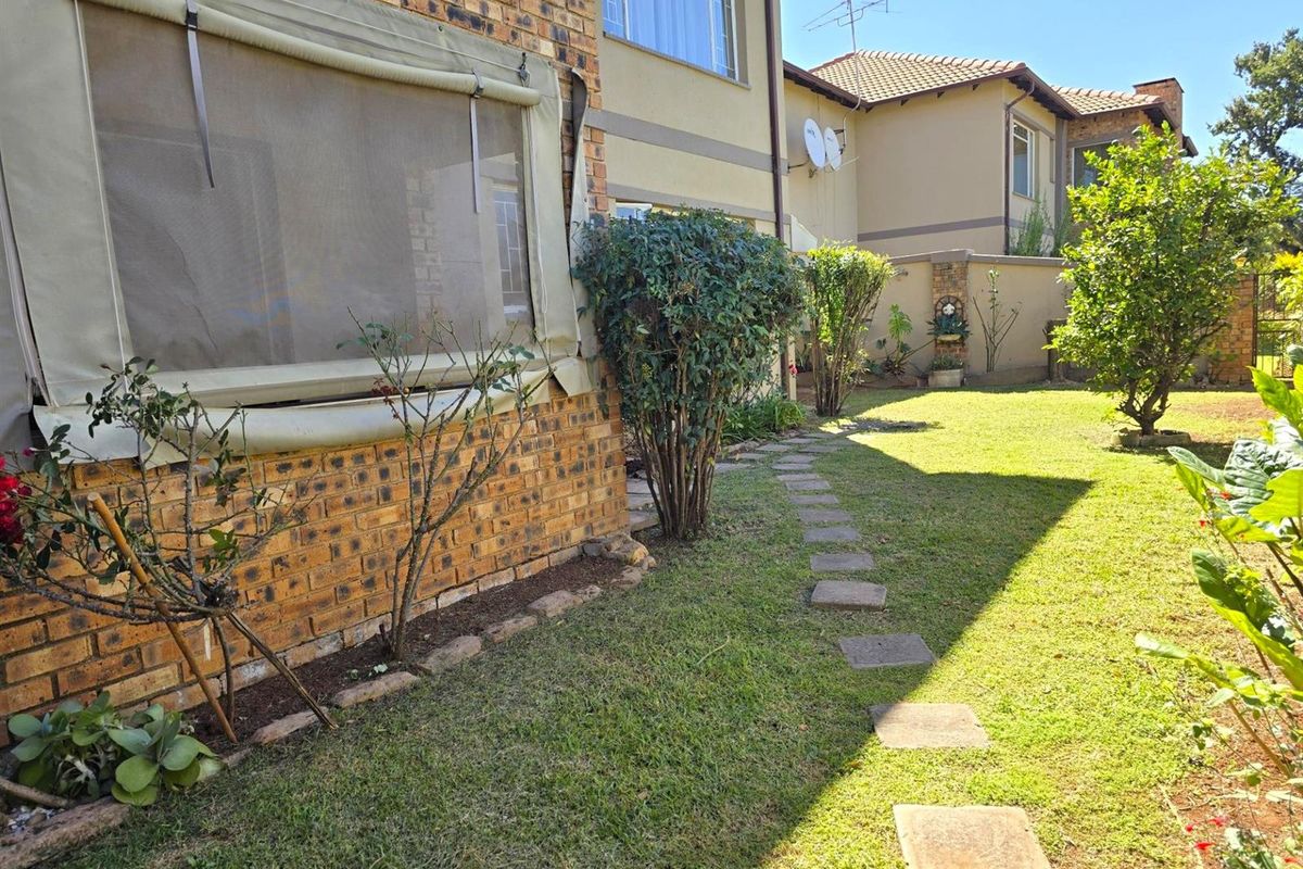 2 Bed / 2 Bath Retirement - Photo 3