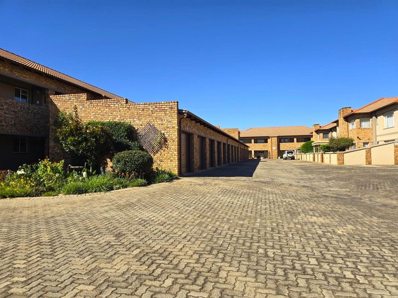 2 Bed / 2 Bath Retirement - Photo 2