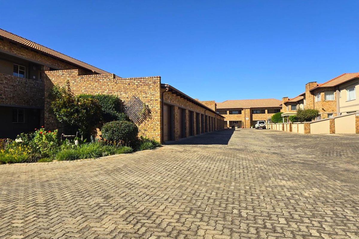 2 Bed / 2 Bath Retirement - Photo 2