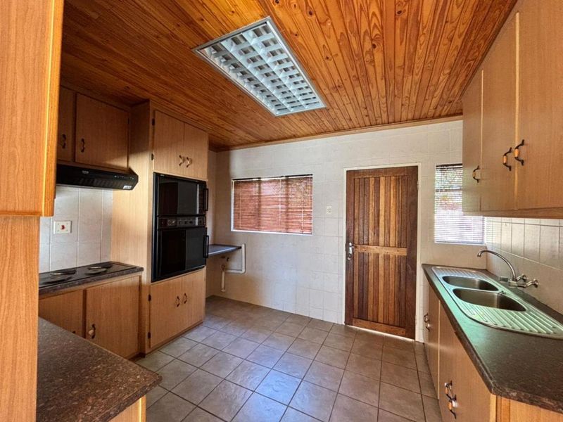 Your Modern Sanctuary: Effortless Living in a Secure Haven in New Park, Kimberley - Photo 7