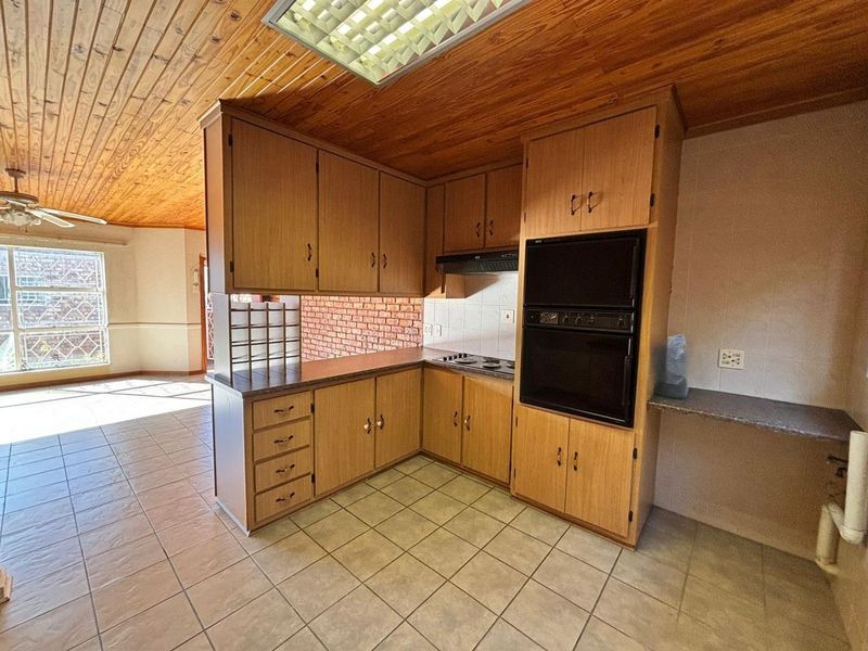 Your Modern Sanctuary: Effortless Living in a Secure Haven in New Park, Kimberley - Photo 8