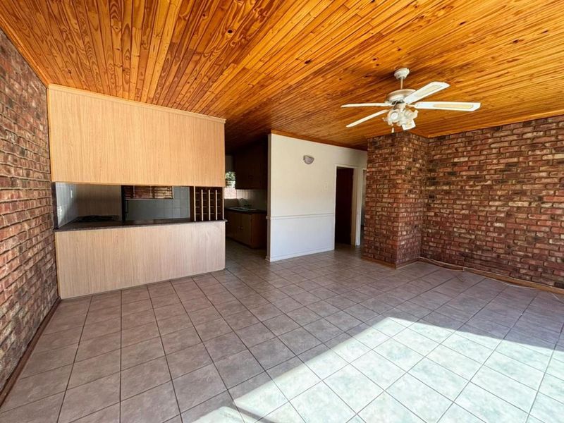 Your Modern Sanctuary: Effortless Living in a Secure Haven in New Park, Kimberley - Photo 4