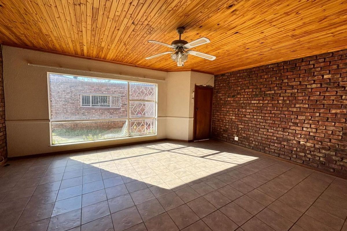 Your Modern Sanctuary: Effortless Living in a Secure Haven in New Park, Kimberley - Photo 5