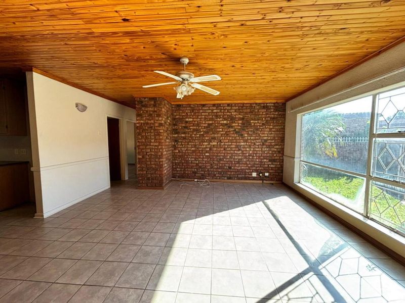 Your Modern Sanctuary: Effortless Living in a Secure Haven in New Park, Kimberley - Photo 3