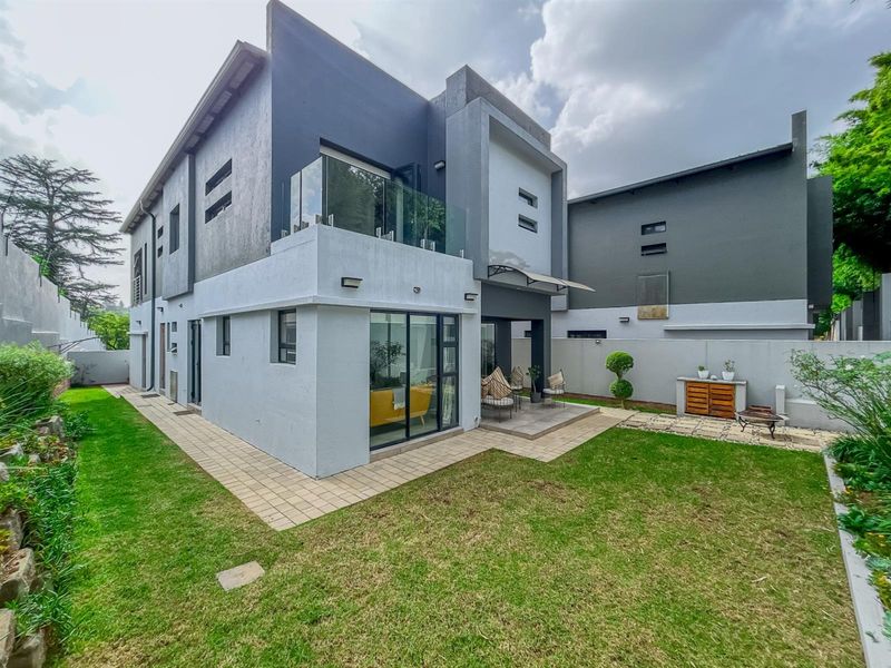 Modern Elegance: A 3-Bedroom Sanctuary Designed for Refined Living - Photo 6