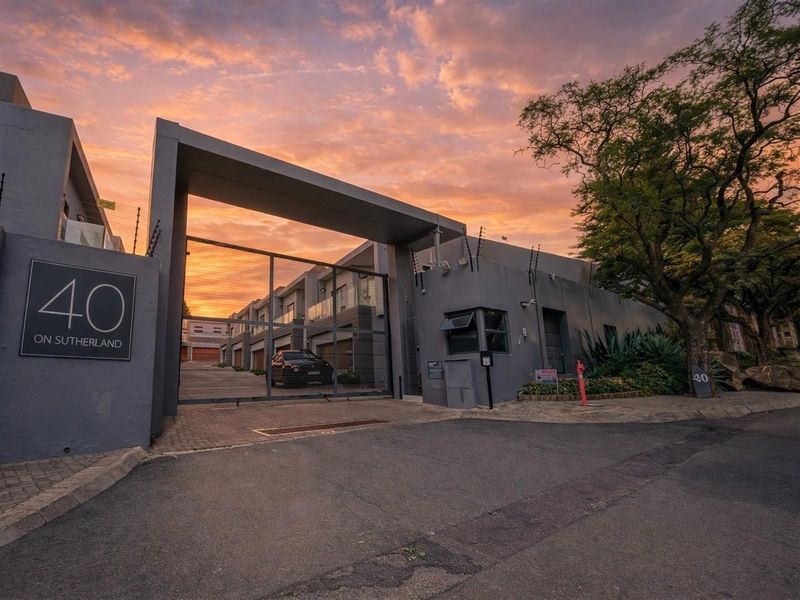 Modern Elegance: A 3-Bedroom Sanctuary Designed for Refined Living - Photo 2