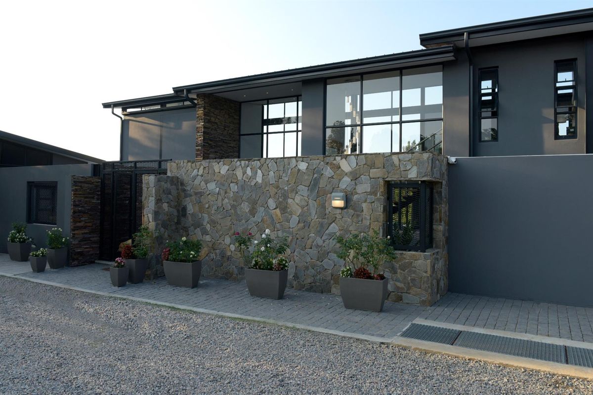 Architectural Masterpiece with Cottage, Dam and Resort-Style Entertaining in Chartwell - Photo 2