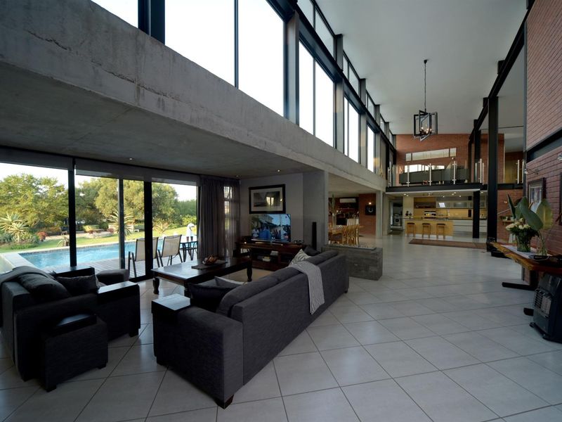 Architectural Masterpiece with Cottage, Dam and Resort-Style Entertaining in Chartwell - Photo 4