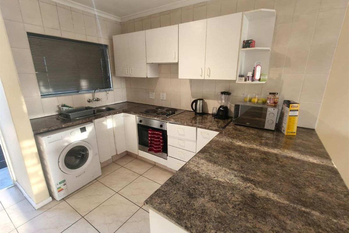 Stunning 2 bedroom unit for long term rent - Photo 4