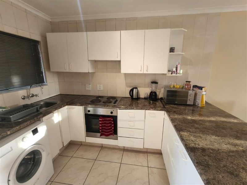 Stunning 2 bedroom unit for long term rent - Photo 3