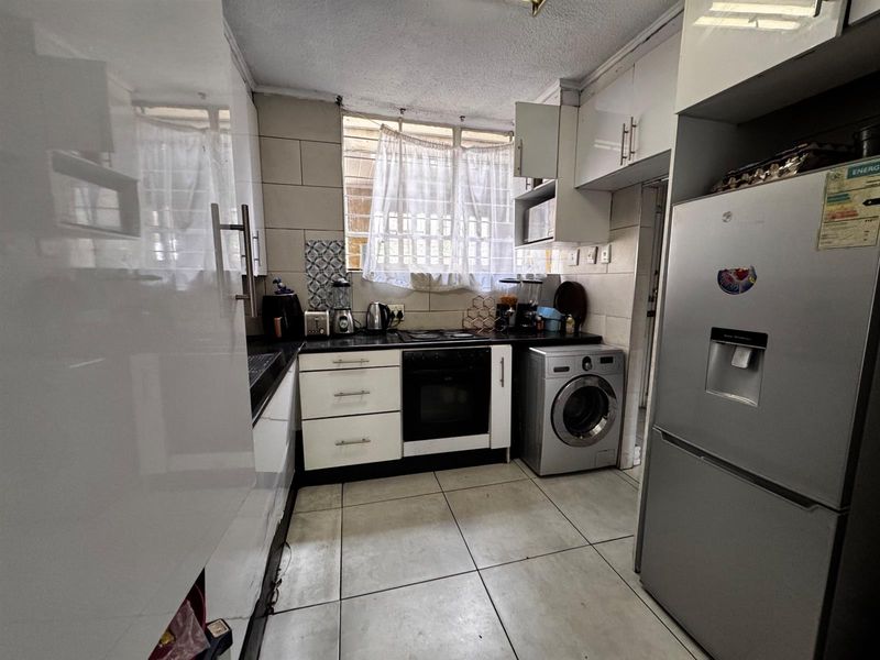 Charming Duplex with Private Garden in Blackheath - Full of Potential - Photo 6