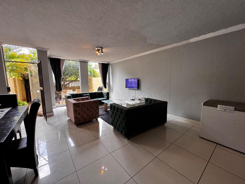 Charming Duplex with Private Garden in Blackheath - Full of Potential - Photo 3