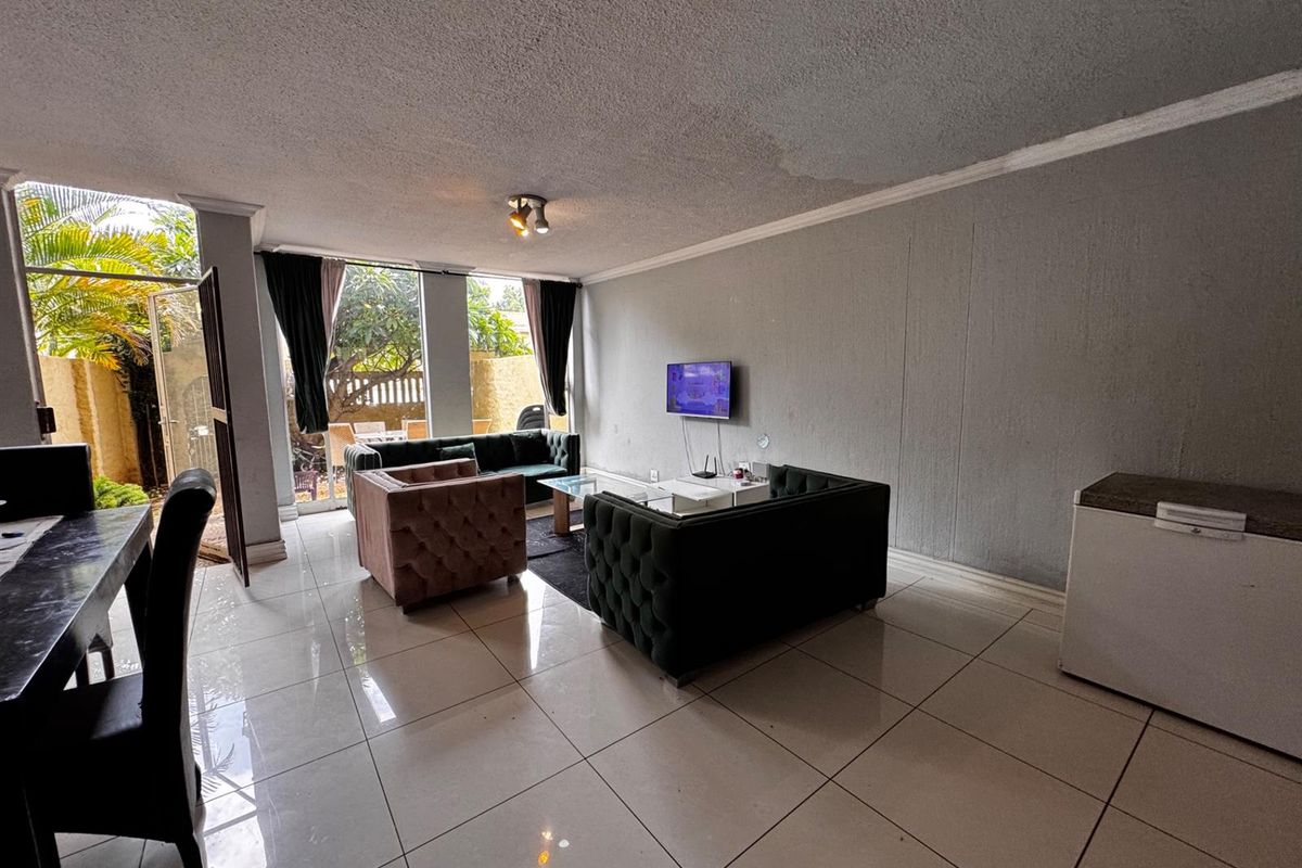 Charming Duplex with Private Garden in Blackheath - Full of Potential - Photo 3
