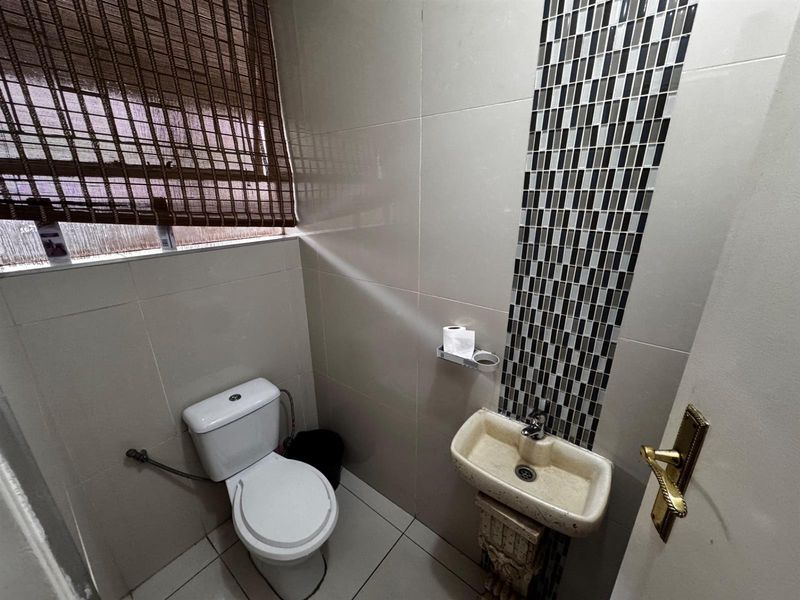 Charming Duplex with Private Garden in Blackheath - Full of Potential - Photo 7