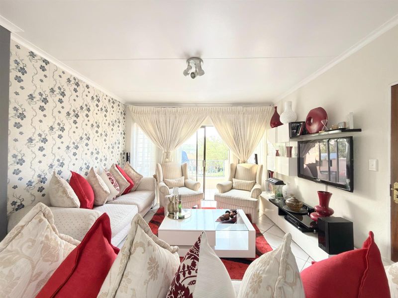 2 Bedroom Apartment in Fourways Priced to sell! - Photo 2