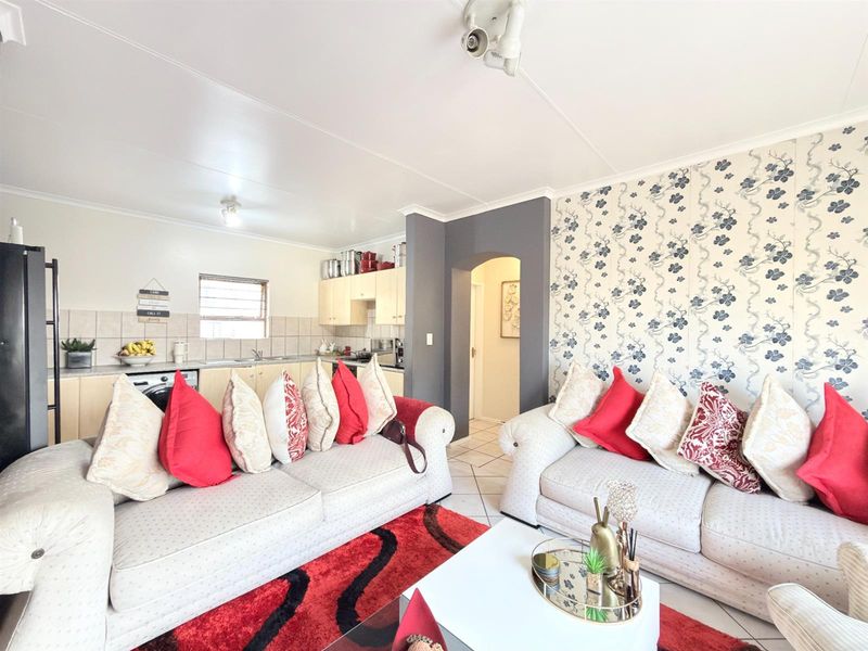 2 Bedroom Apartment in Fourways Priced to sell! - Photo 10