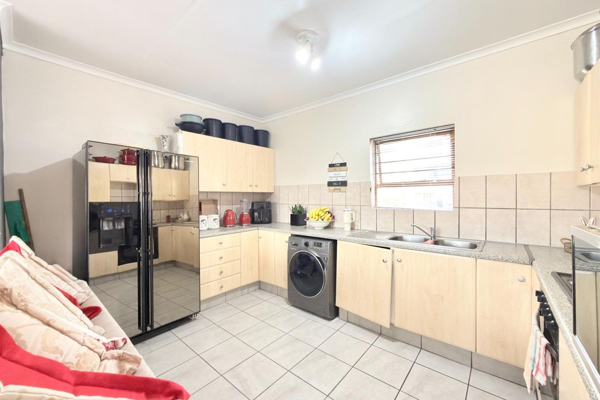 2 Bedroom Apartment in Fourways Priced to sell! - Photo 4