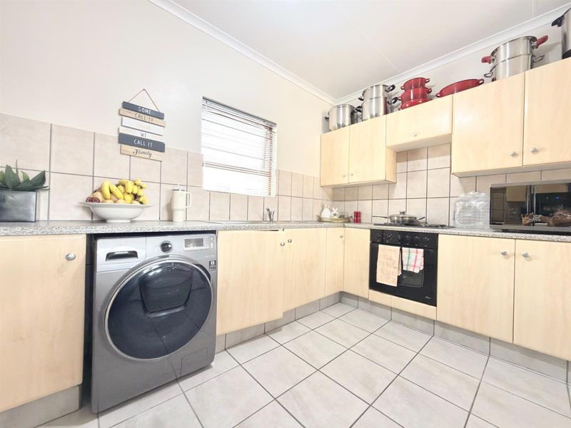 2 Bedroom Apartment in Fourways Priced to sell! - Photo 3