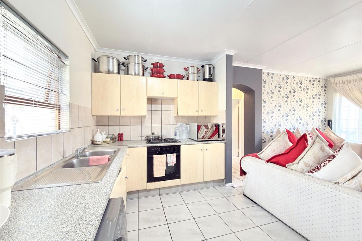 2 Bedroom Apartment in Fourways Priced to sell! - Photo 5