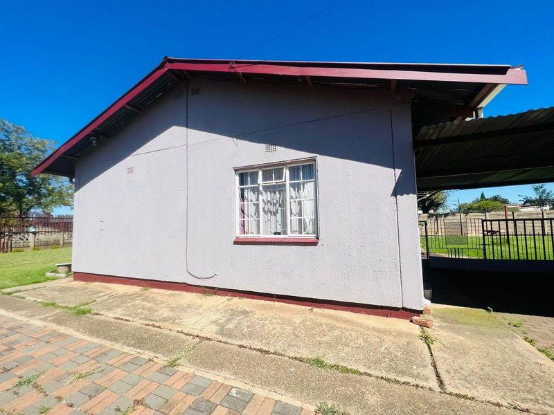 House For Sale in Vanderbijlpark, SE 1 - Photo 5