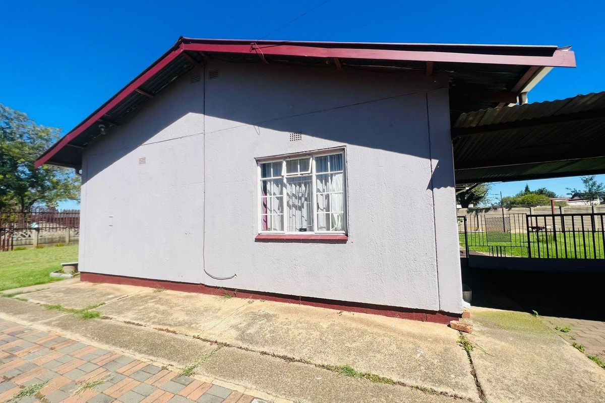 House For Sale in Vanderbijlpark, SE 1 - Photo 5