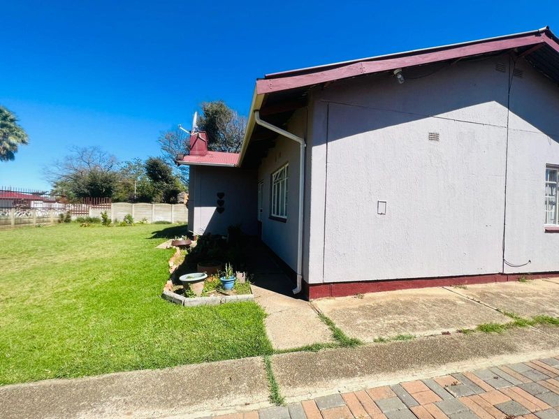 House For Sale in Vanderbijlpark, SE 1 - Photo 2