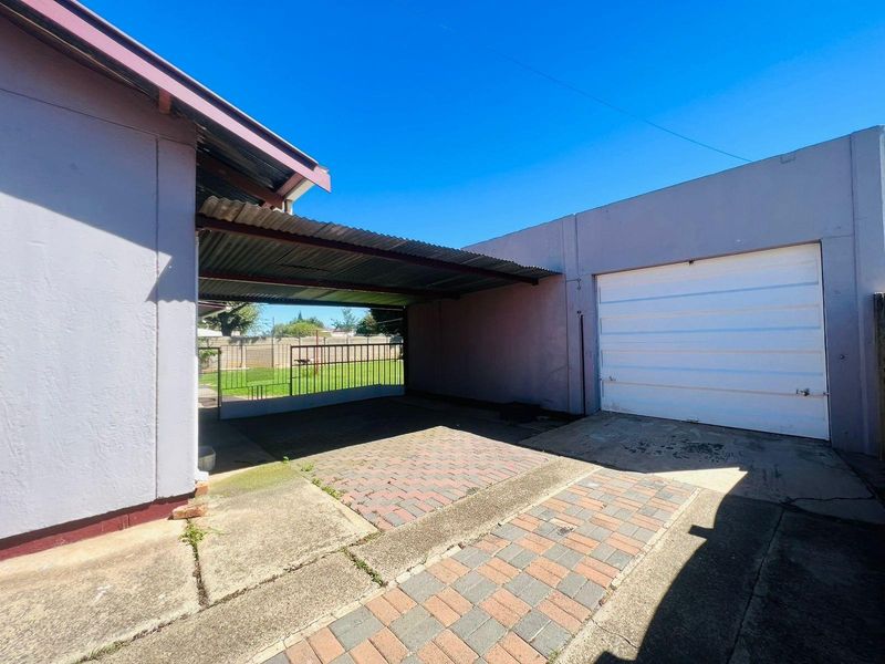 House For Sale in Vanderbijlpark, SE 1 - Photo 4