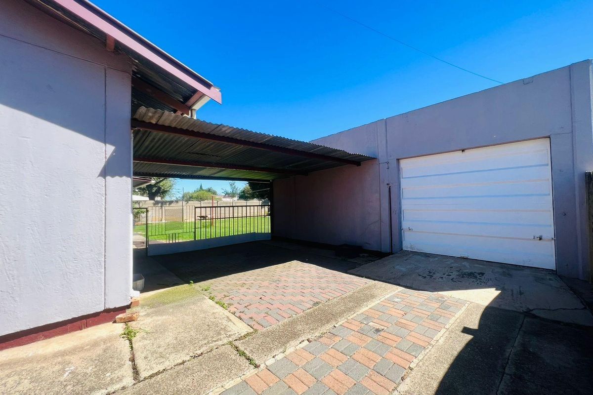 House For Sale in Vanderbijlpark, SE 1 - Photo 4