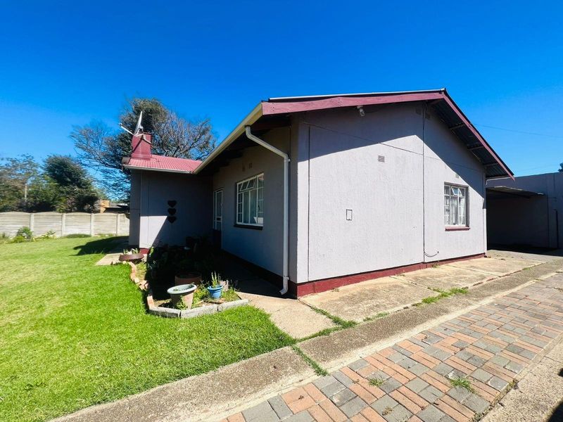 House For Sale in Vanderbijlpark, SE 1 - Photo 3