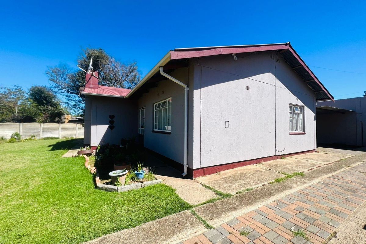 House For Sale in Vanderbijlpark, SE 1 - Photo 3