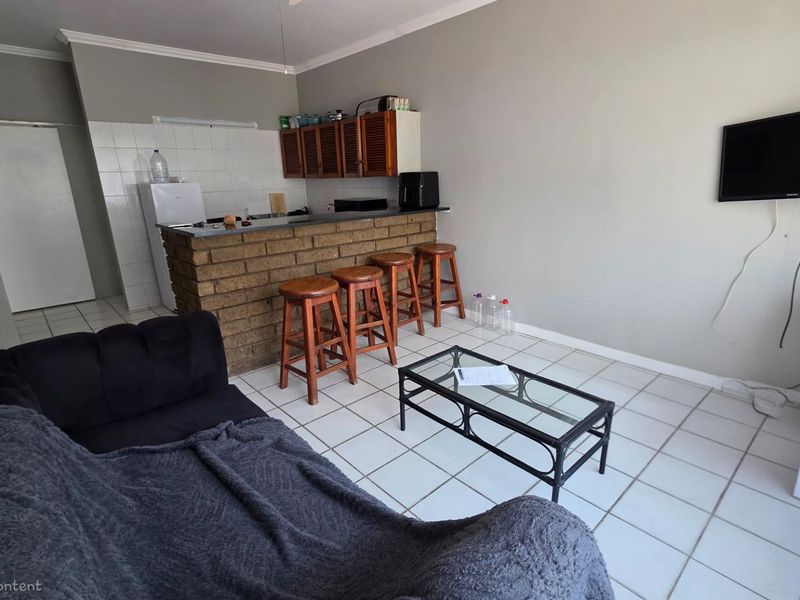 Lovely 2 bedroom 1,5 bathroom Apartment on the beautiful Golden Mile - Photo 10