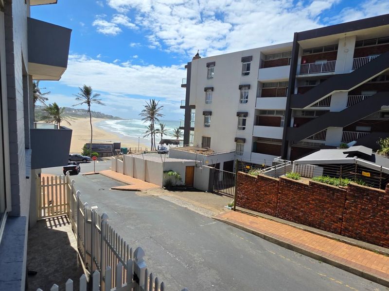 Lovely 2 bedroom 1,5 bathroom Apartment on the beautiful Golden Mile - Photo 4