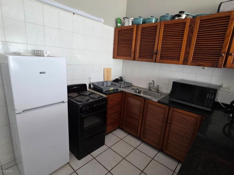 Lovely 2 bedroom 1,5 bathroom Apartment on the beautiful Golden Mile - Photo 5