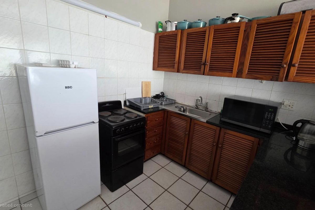 Lovely 2 bedroom 1,5 bathroom Apartment on the beautiful Golden Mile - Photo 5