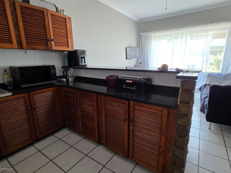 Lovely 2 bedroom 1,5 bathroom Apartment on the beautiful Golden Mile - Photo 7