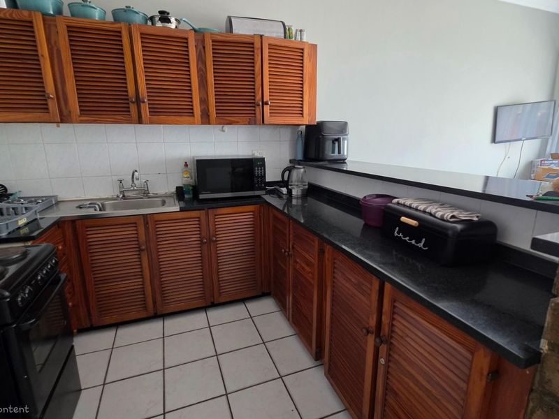 Lovely 2 bedroom 1,5 bathroom Apartment on the beautiful Golden Mile - Photo 6