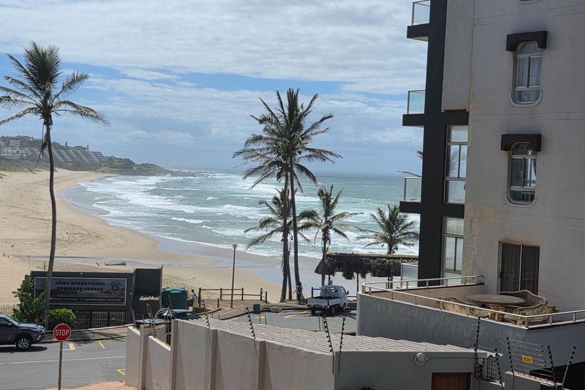 Lovely 2 bedroom 1,5 bathroom Apartment on the beautiful Golden Mile - Photo 3