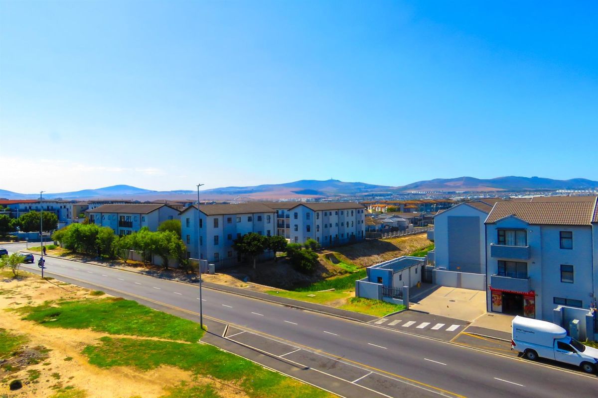 Modern Top-Floor 2-Bedroom Apartment with Balcony - Ideal for Investors and First-Time Buyers - Photo 2