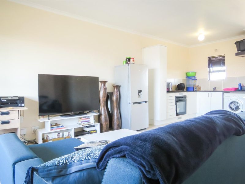 Modern Top-Floor 2-Bedroom Apartment with Balcony - Ideal for Investors and First-Time Buyers - Photo 6