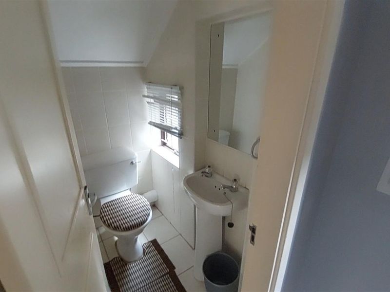 3-Bedroom Coastal Duplex with Sea Views in Uvongo Beach - Photo 4