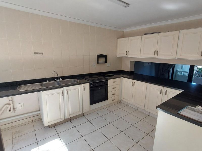 3-Bedroom Coastal Duplex with Sea Views in Uvongo Beach - Photo 5