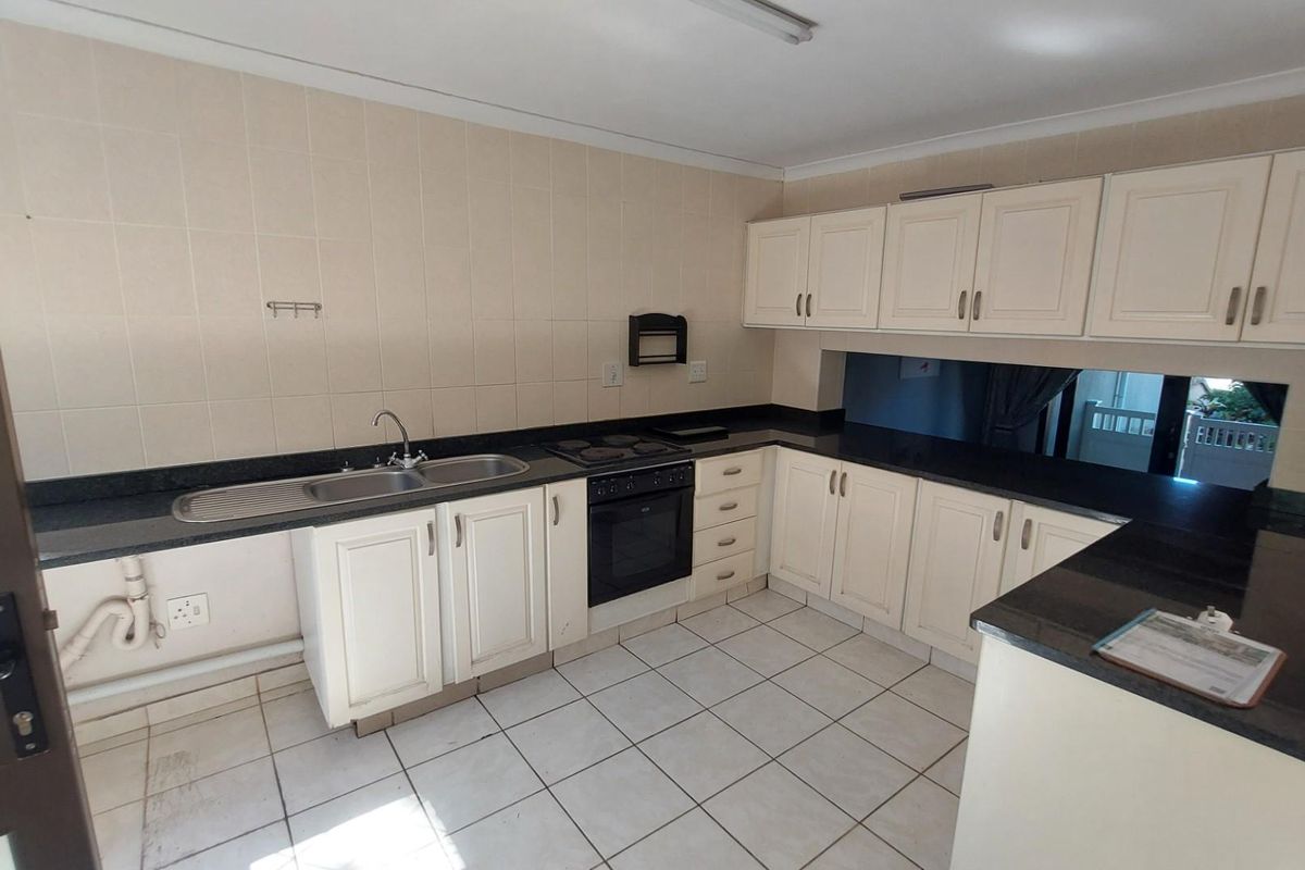 3-Bedroom Coastal Duplex with Sea Views in Uvongo Beach - Photo 5