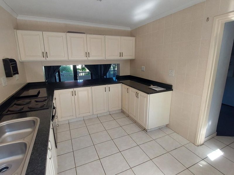 3-Bedroom Coastal Duplex with Sea Views in Uvongo Beach - Photo 7