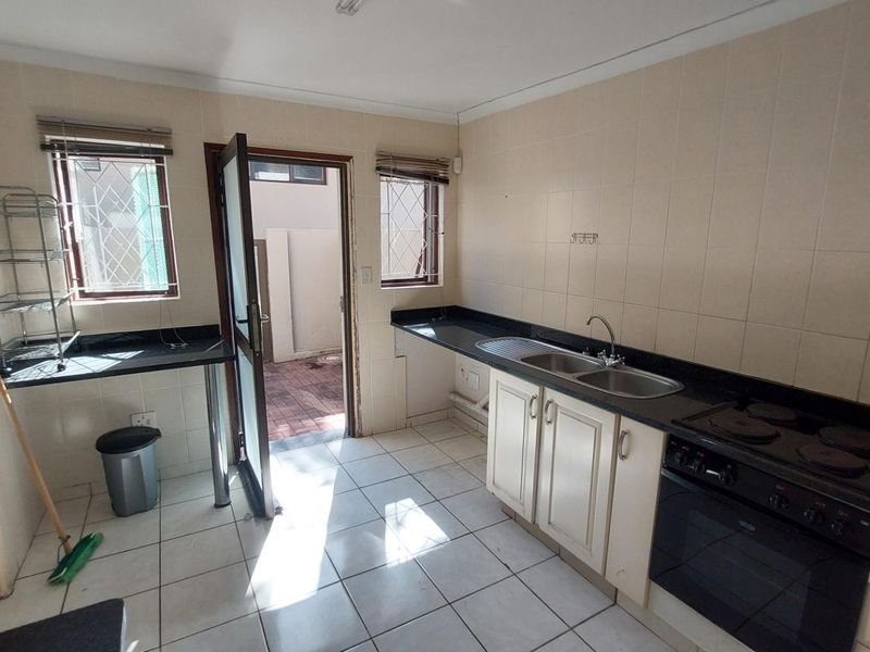 3-Bedroom Coastal Duplex with Sea Views in Uvongo Beach - Photo 6